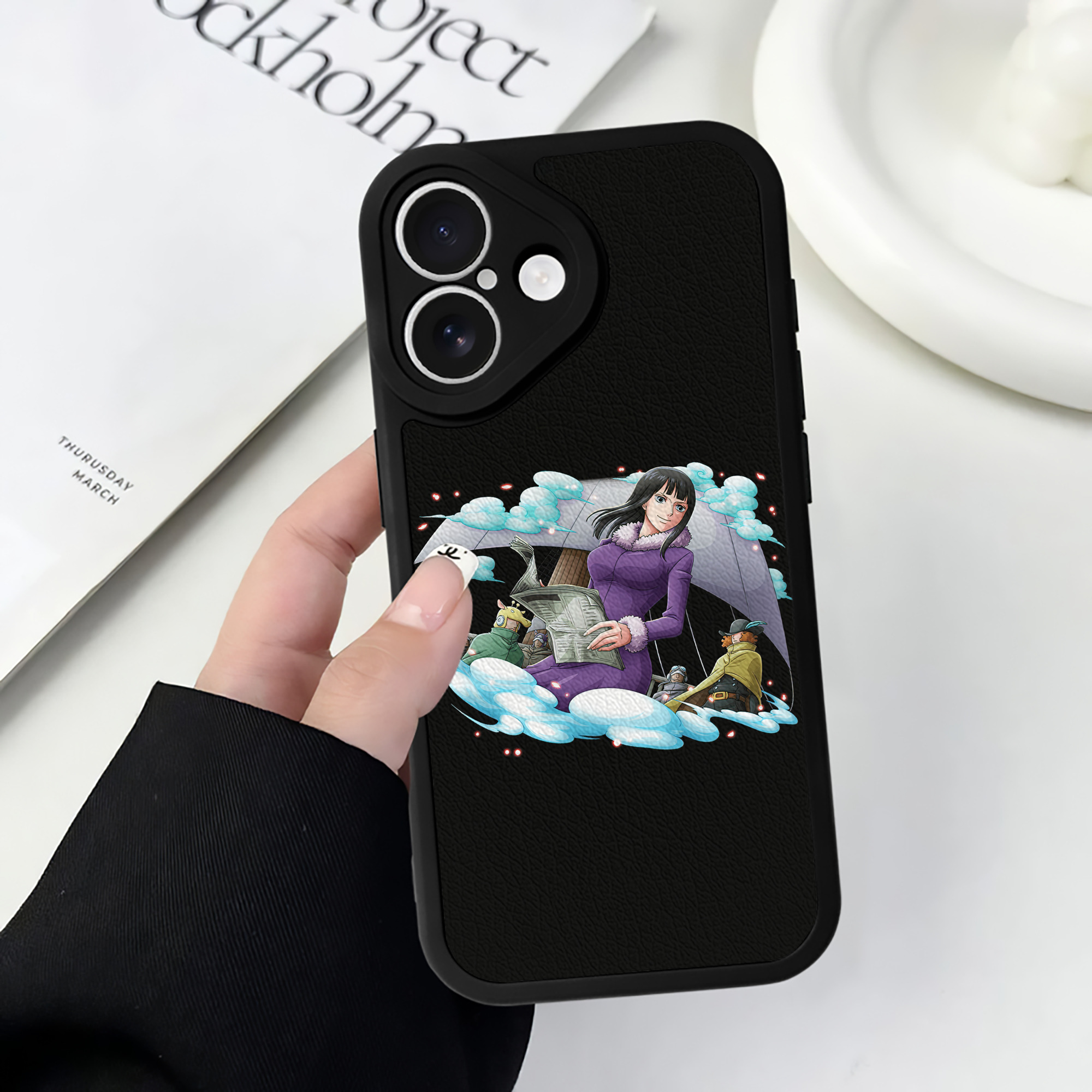 （画像用） ワンピース ニコ・ロビン ONE PIECE Nico Robin 【iPhone 16シリーズ対応】シリコンスマホケース（レザー調） 材質：シリコン